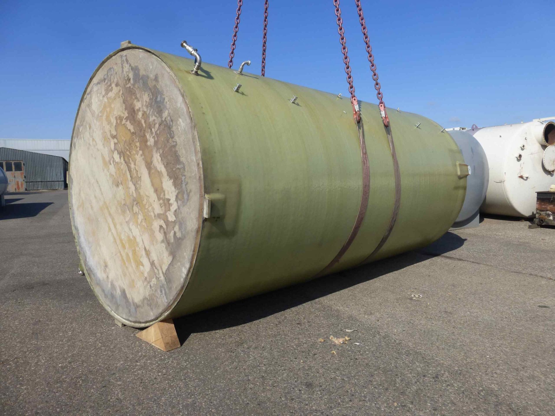 Lagerbeh&auml;lter aus GFK, Flachboden mir 2% Gef&auml;lle (1)