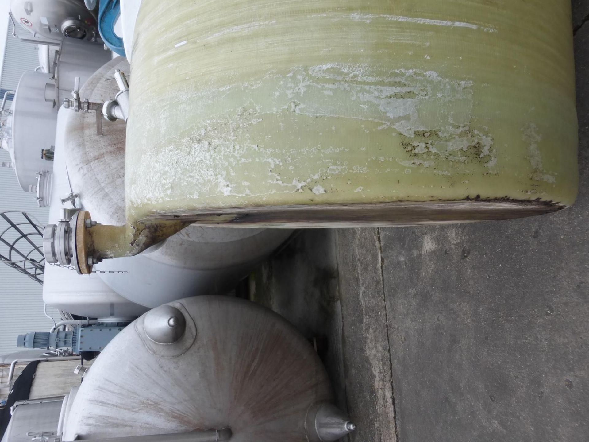 Lagerbehälter aus GFK, Flachboden, 3,5% Gefälle (2)