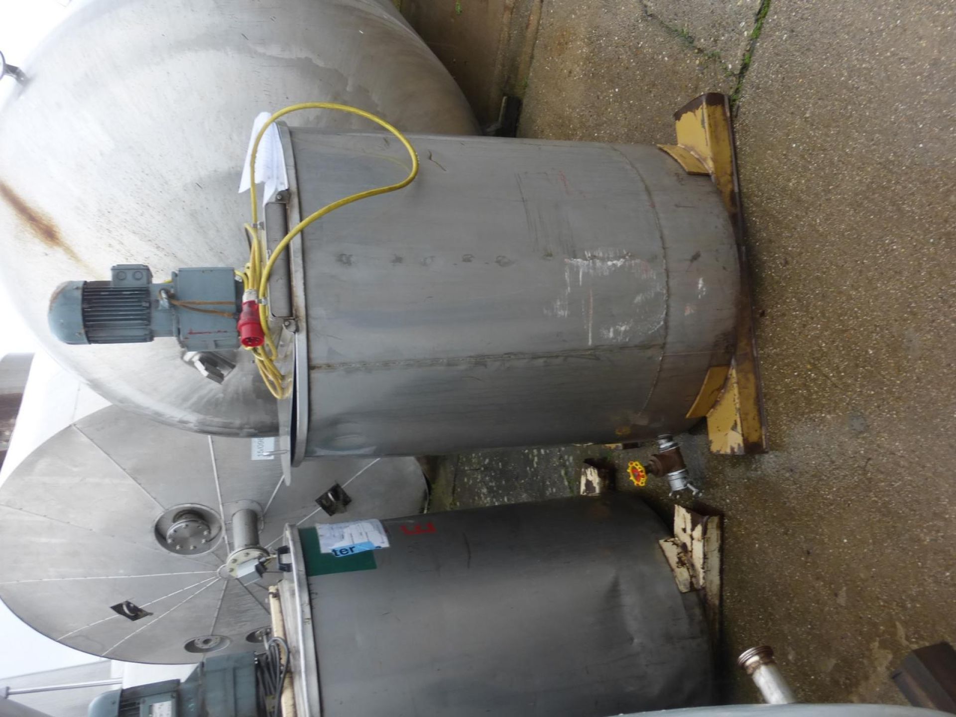 R&uuml;hrwerksbeh&auml;lter aus Edelstahl (V2A), stehend (1)