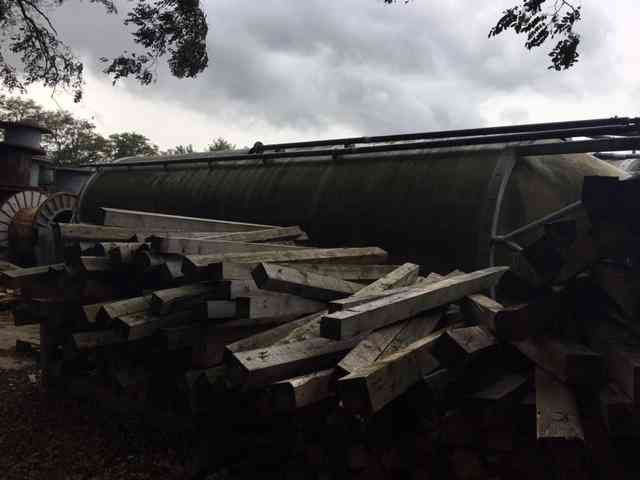 Lagersilo aus GFK, auf Stahl-Fußgestell stehend (3)