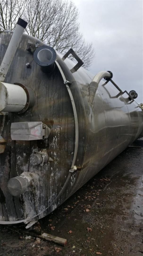 Lagersilo aus Aluminium, auf Fu&szlig;ring stehend (1)