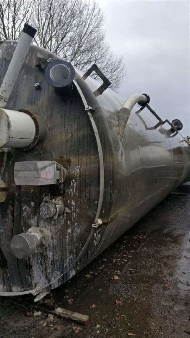 Lagersilo aus Aluminium, auf Fu&szlig;ring stehend (1)