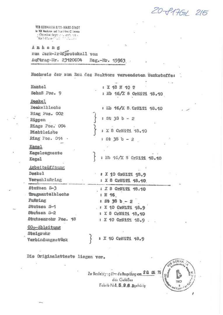 Druckbehälter aus Edelstahl, stehend, isoliert (2)