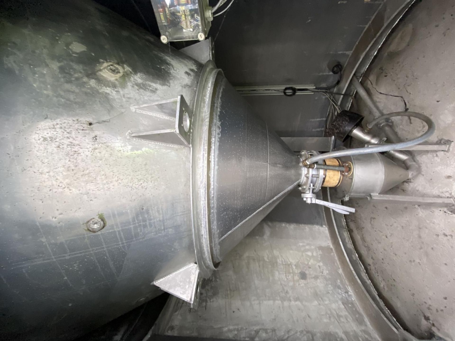 Aluminiumsilo mit langer Standzarge + Filterhaus (3)