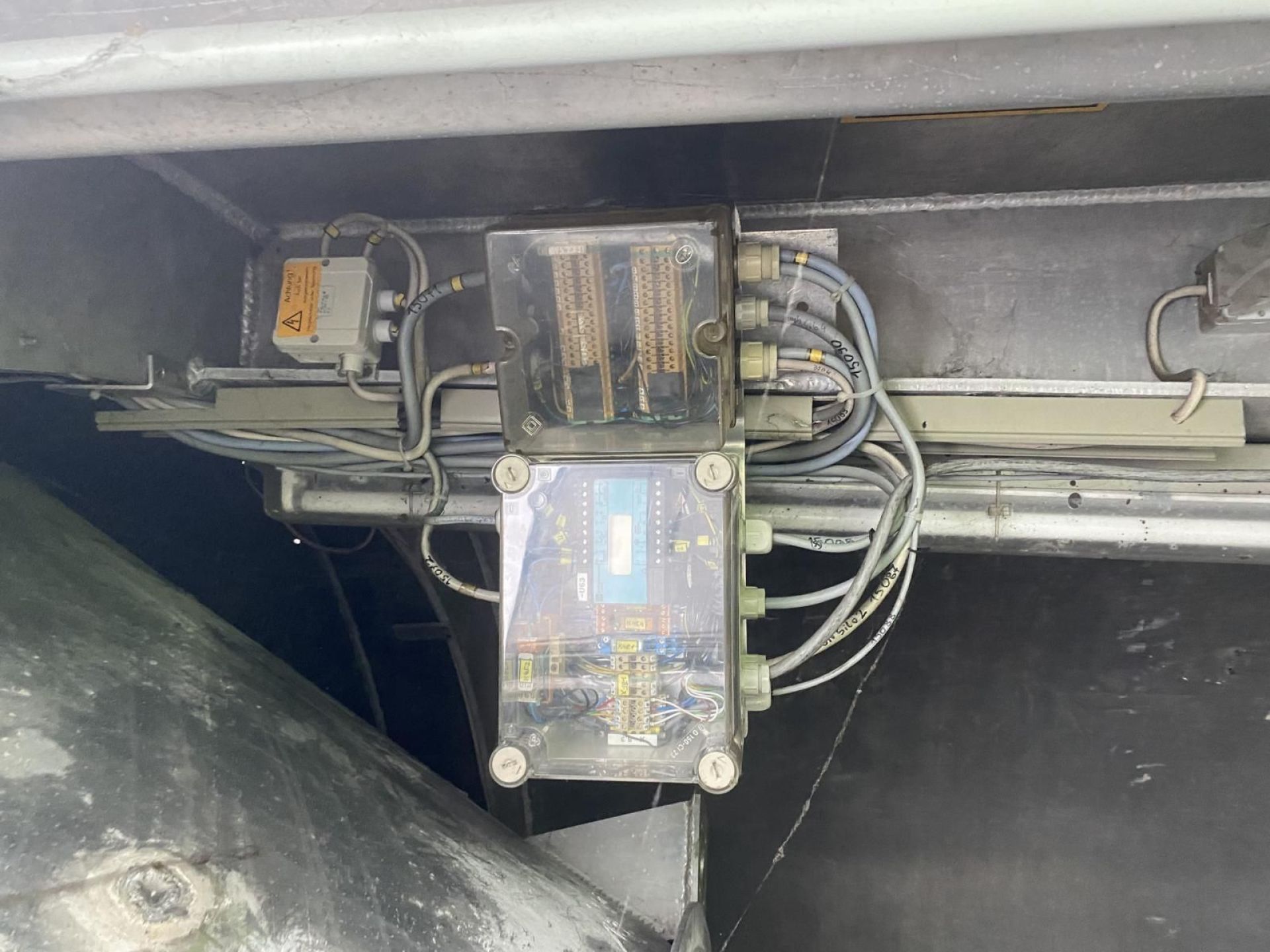 Aluminiumsilo mit langer Standzarge + Filterhaus (4)