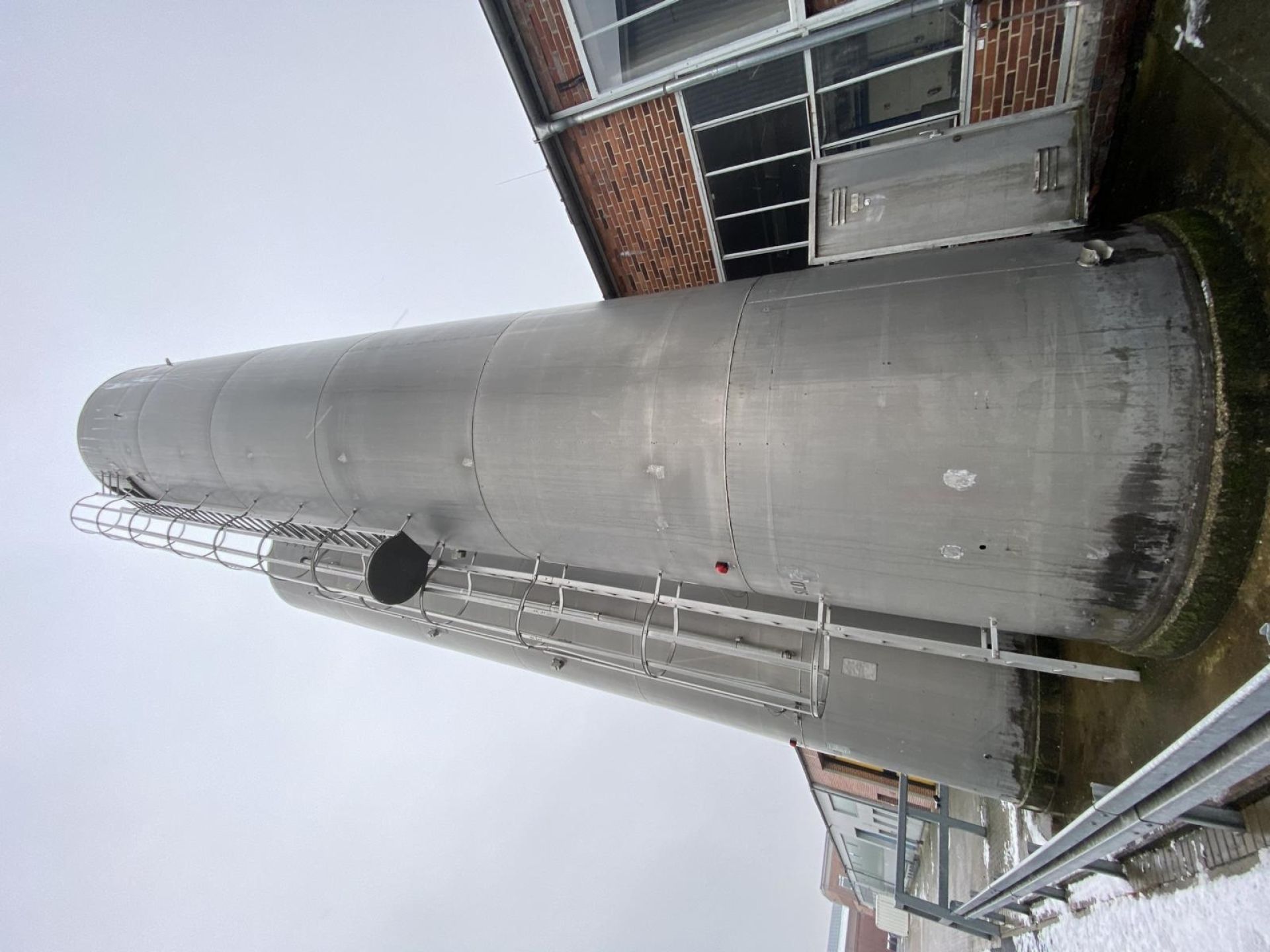Aluminiumsilo mit langer Standzarge + Filterhaus (1)