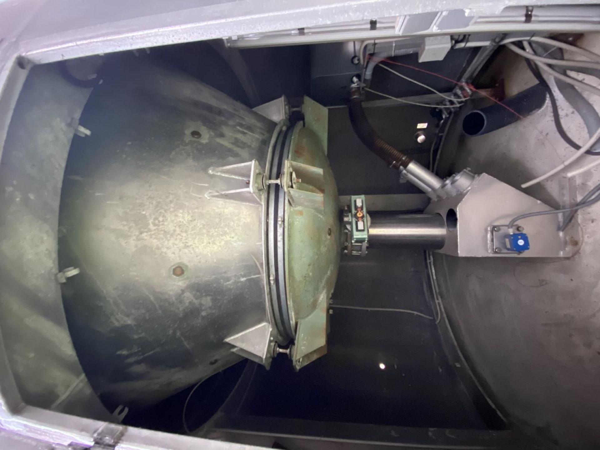 Aluminiumsilo mit langer Standzarge + Filterhaus (2)