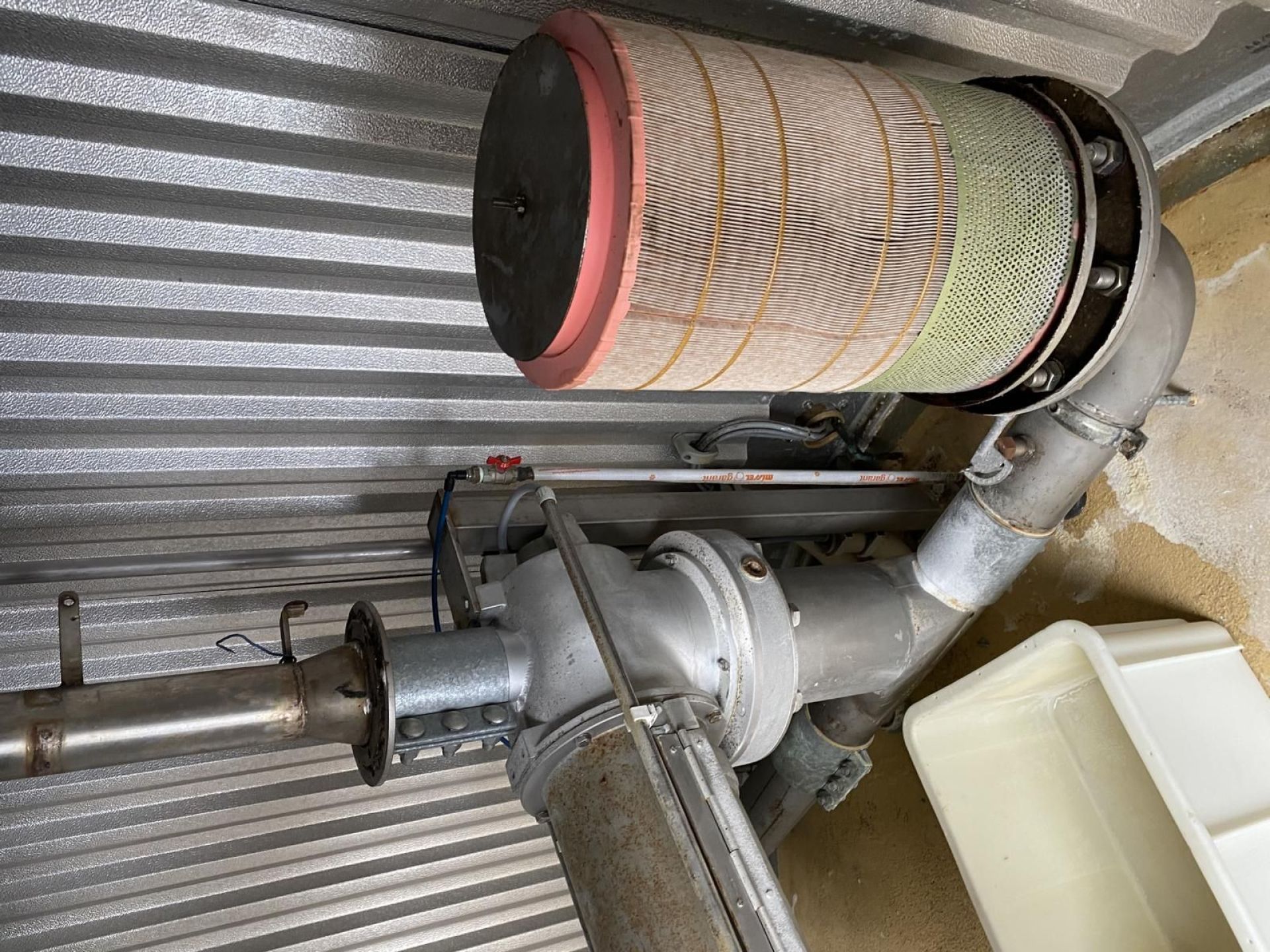 Aluminiumsilo mit langer Standzarge + Filterhaus (4)