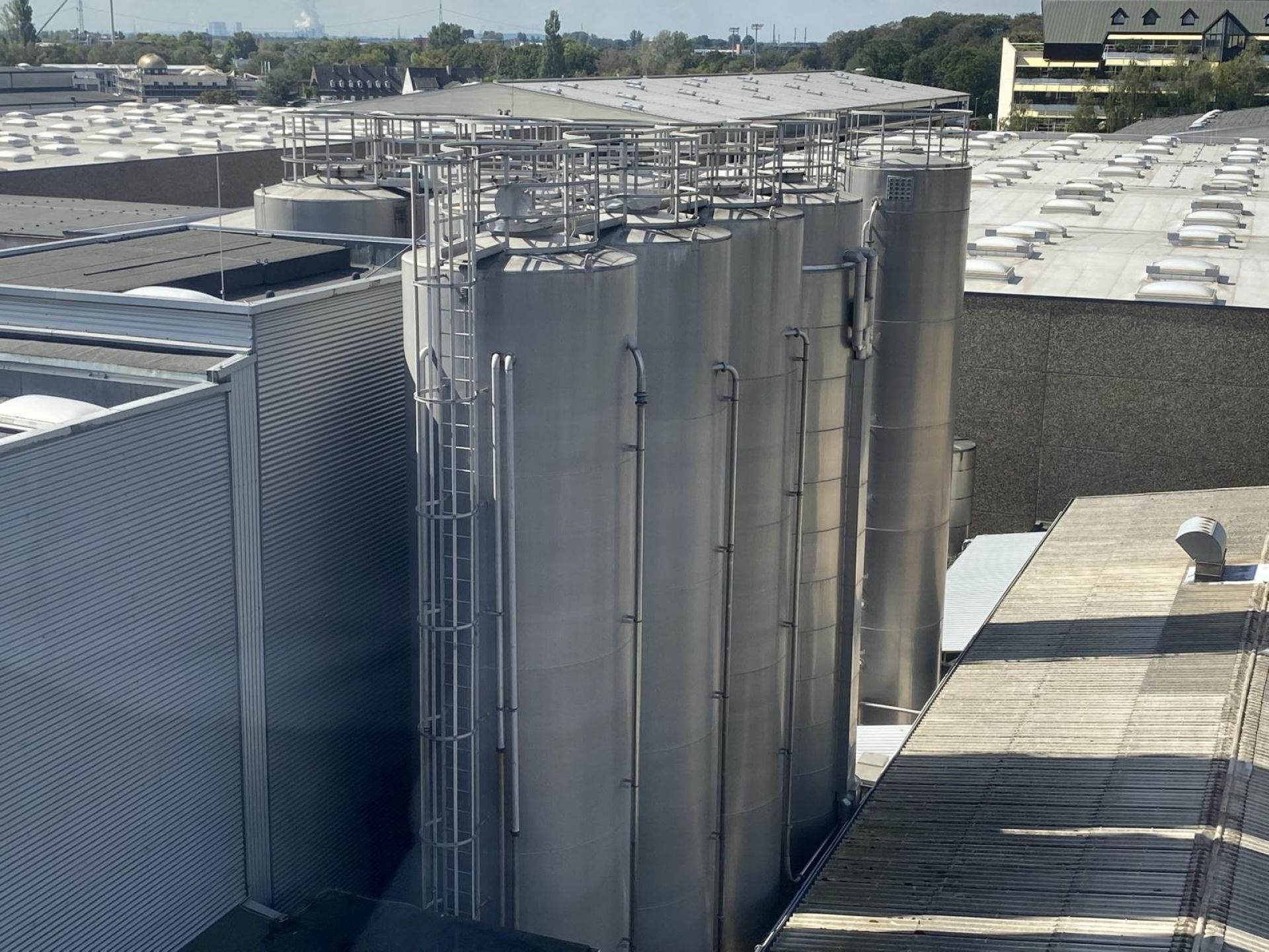 Aluminiumsilo mit langer Standzarge + Filterhaus (1)