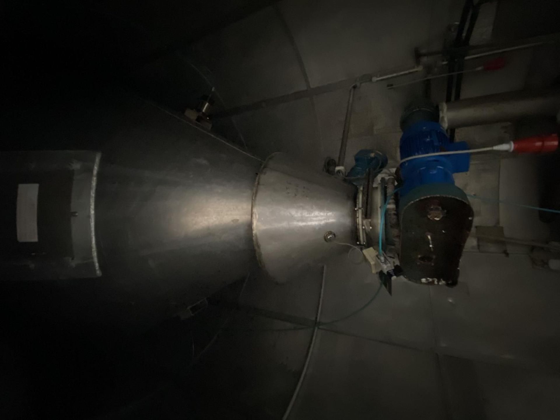 Aluminiumsilo mit langer Standzarge + Filterhaus (2)