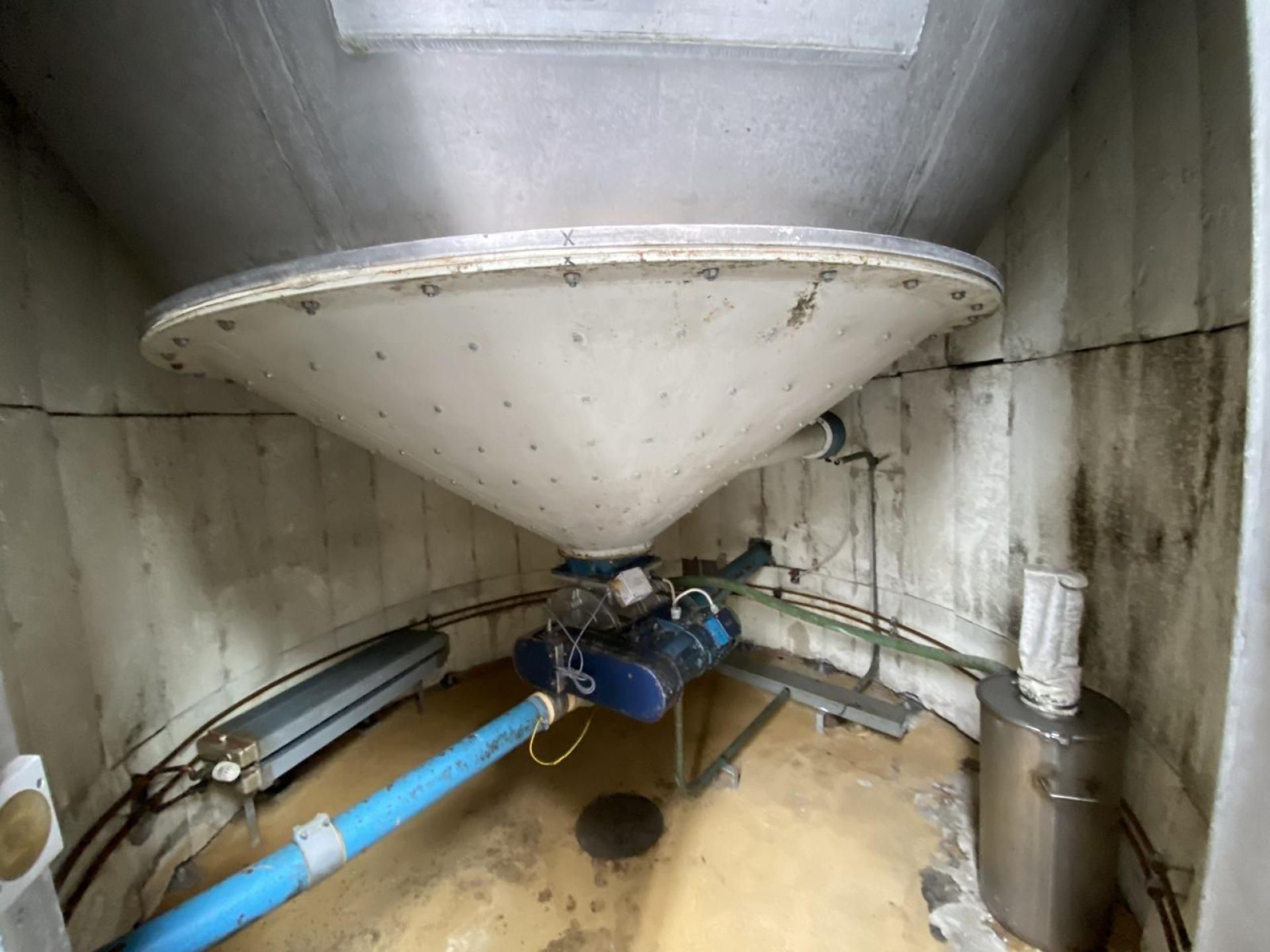 Aluminiumsilo mit langer Standzarge + Filterhaus (3)