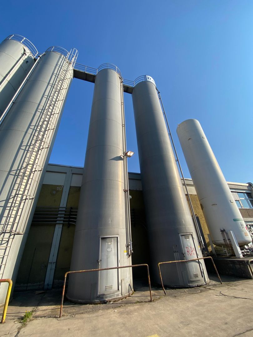 Aluminiumsilo mit langer Standzarge (1)