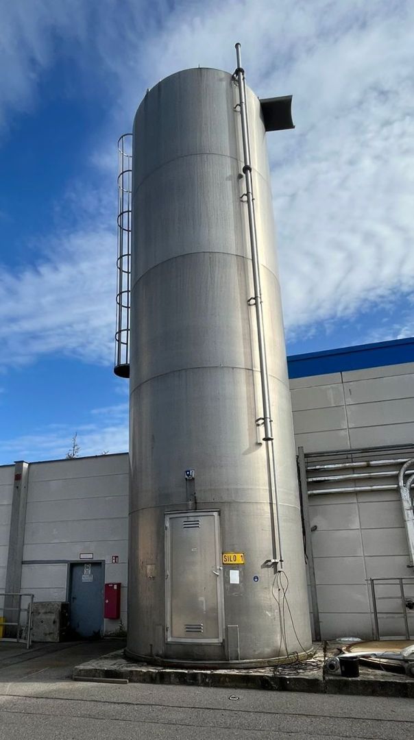 Aluminiusilos, auf Fußring stehend (2)