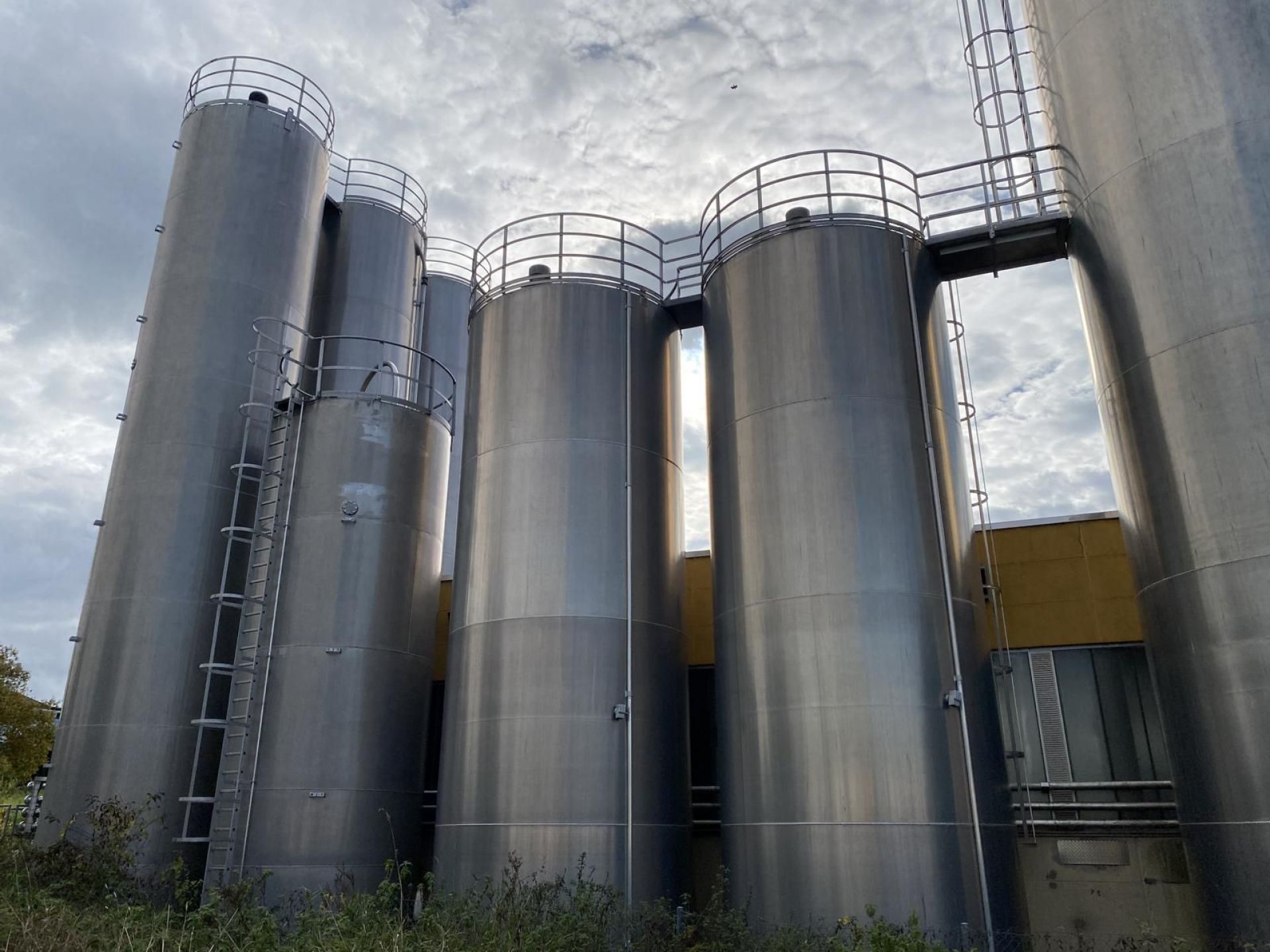 Aluminiumsilo, auf Fußring stehend (2)