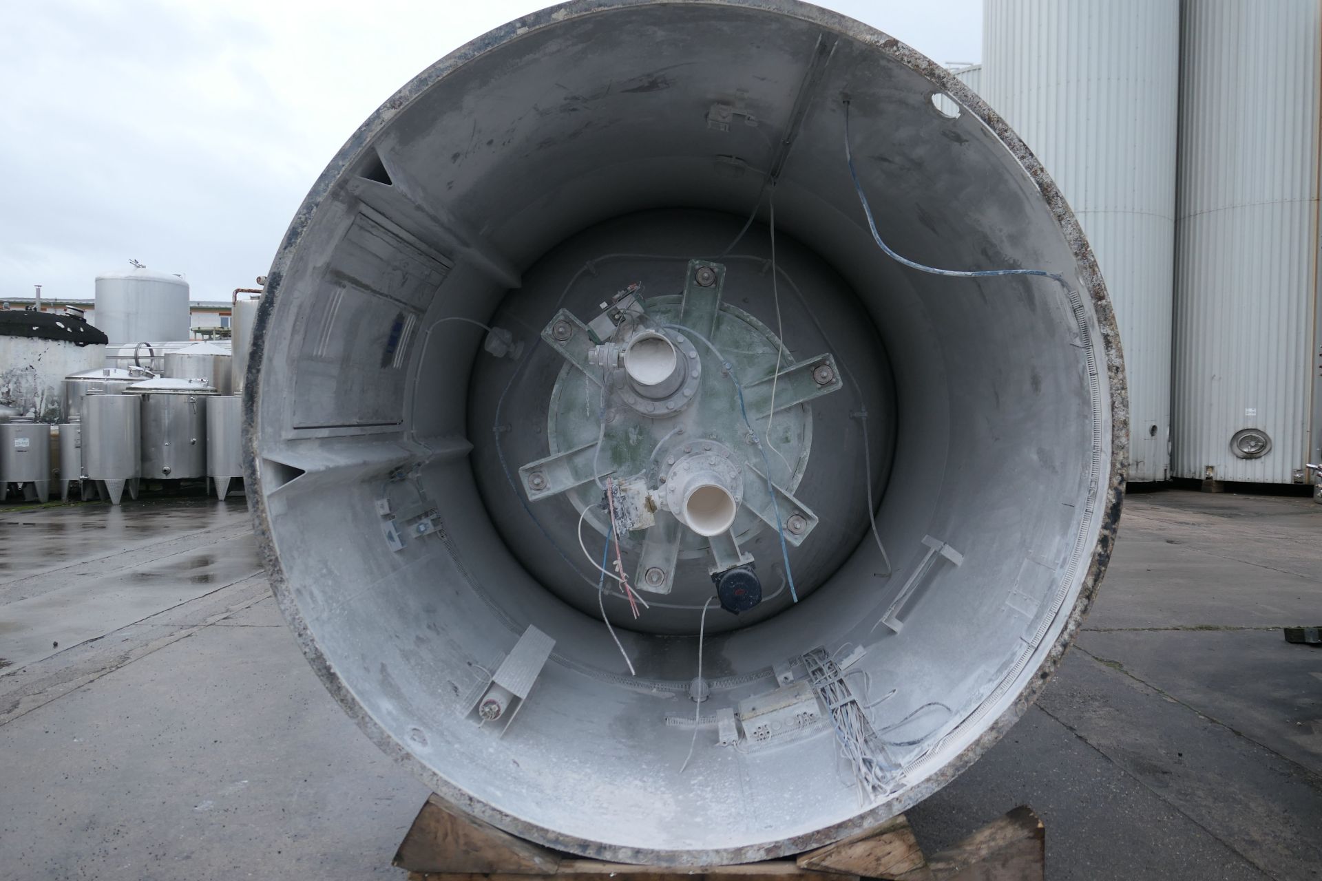 Aluminium-Lagersilo mit langer Standzarge (4)