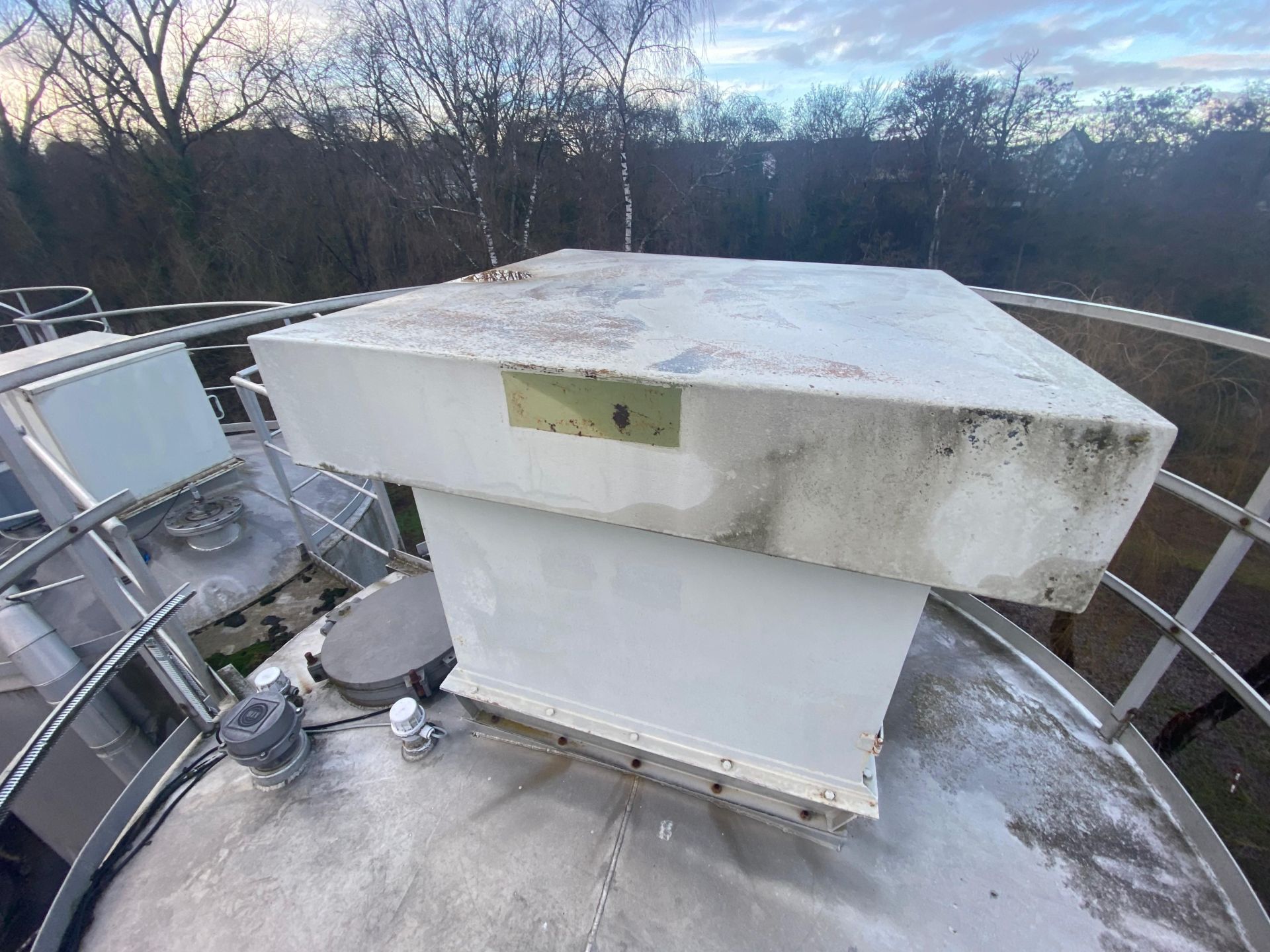 Aluminium-Lagersilo mit langer Standzarge (4)