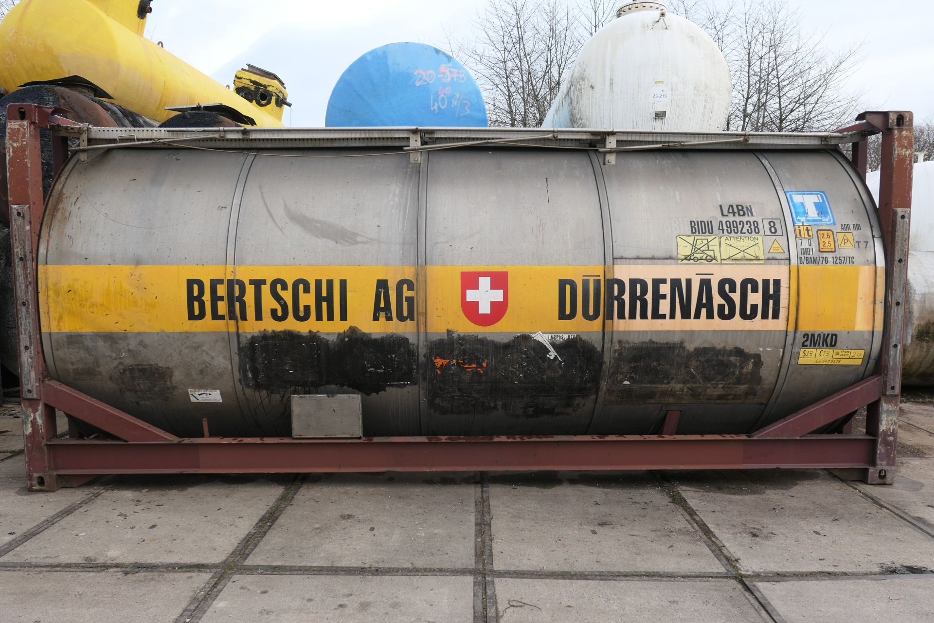 Container-Drucktank aus Edelstahl (V4A), isoliert (1)