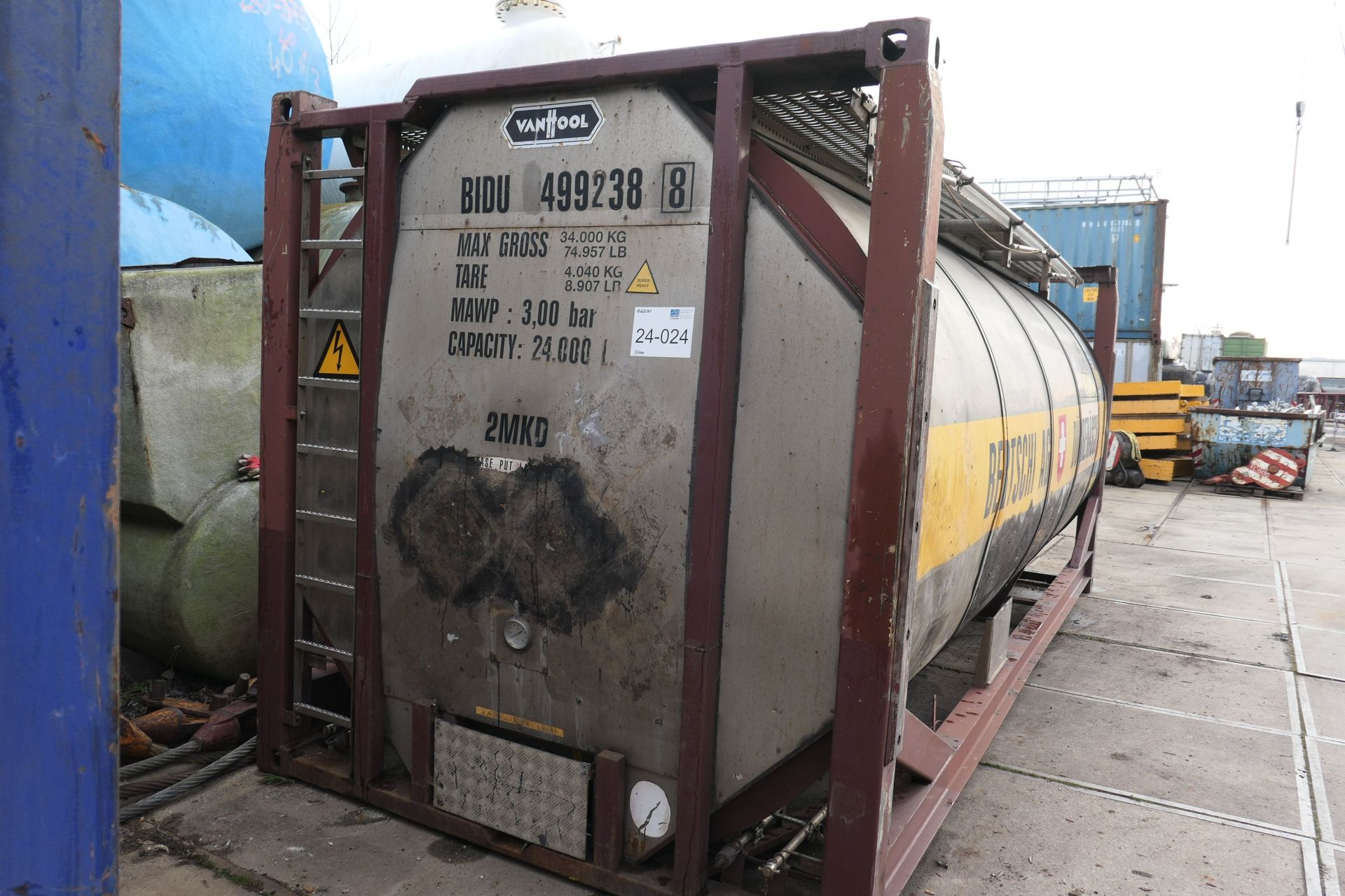 Container-Drucktank aus Edelstahl (V4A), isoliert (2)