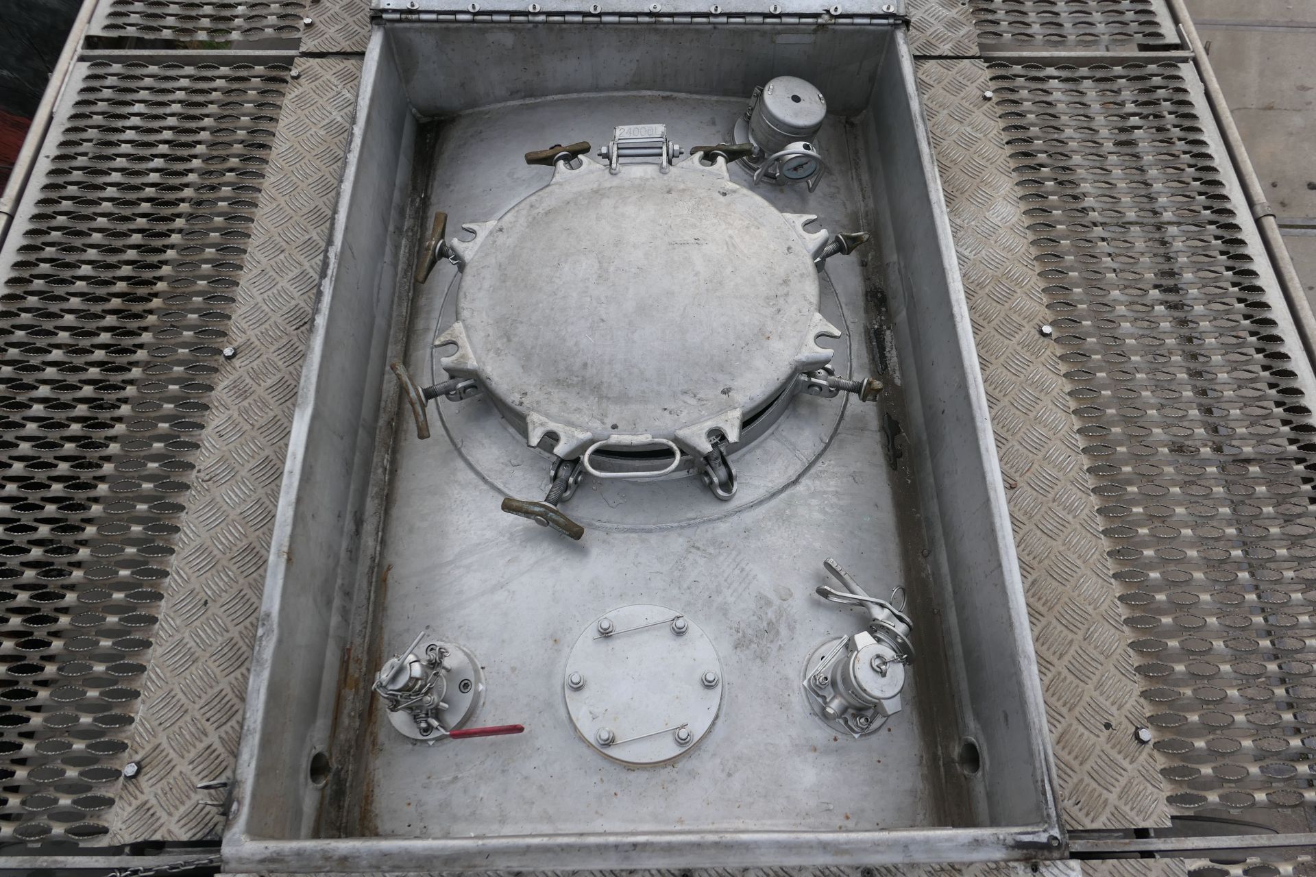 Container-Drucktank aus Edelstahl (V4A), isoliert (4)