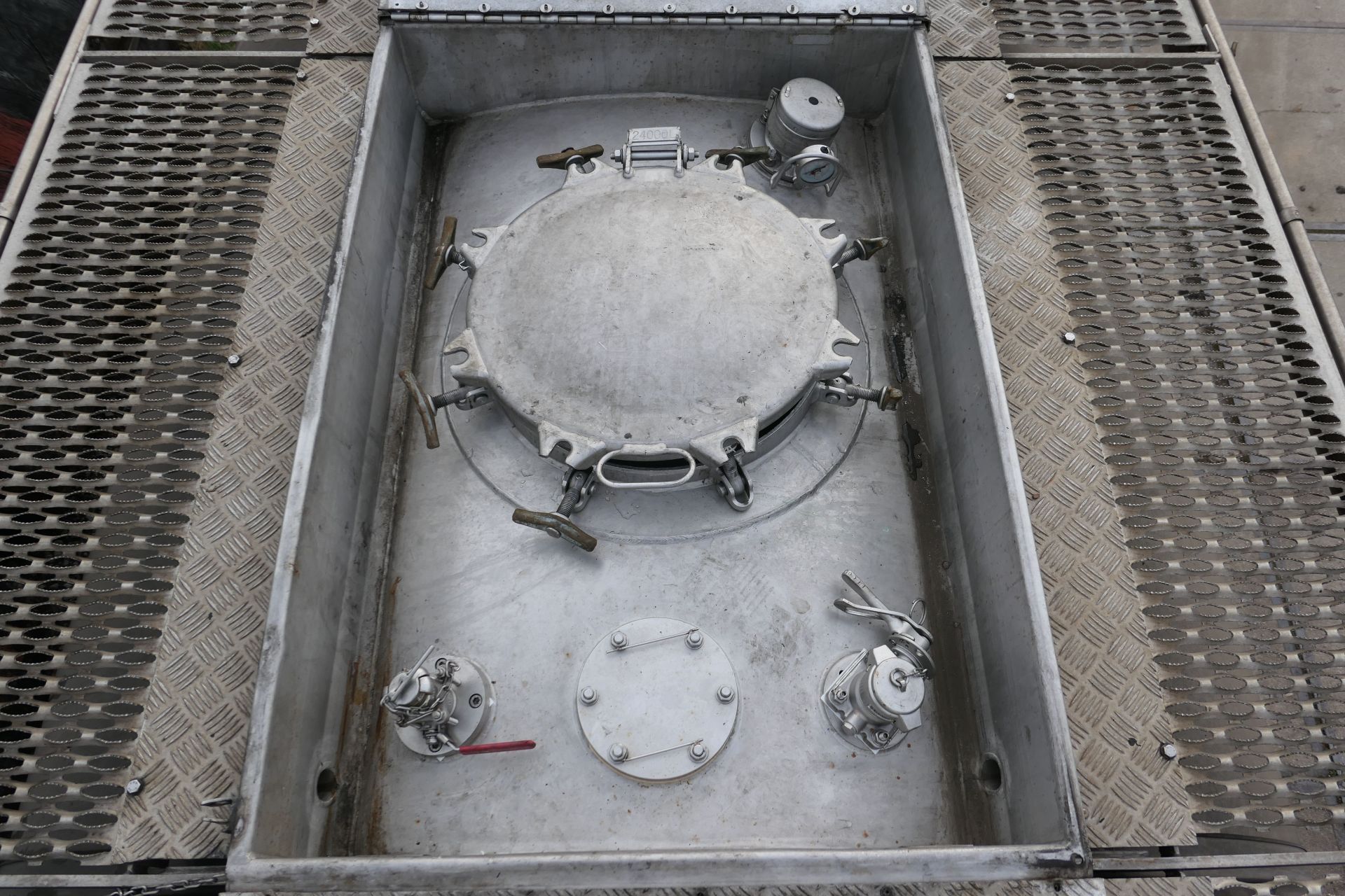 Container-Drucktank aus Edelstahl (V4A), isoliert (4)
