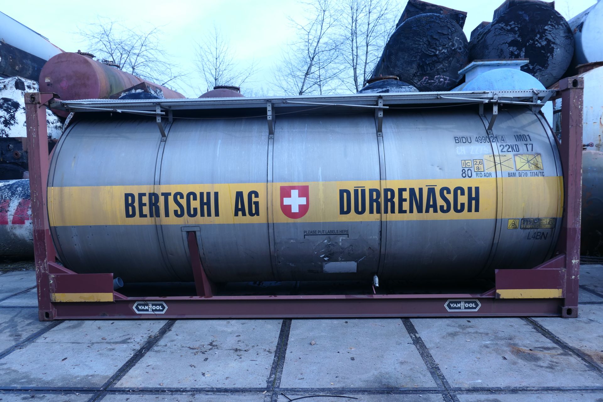 Container-Drucktank aus Edelstahl (V4A), isoliert (1)