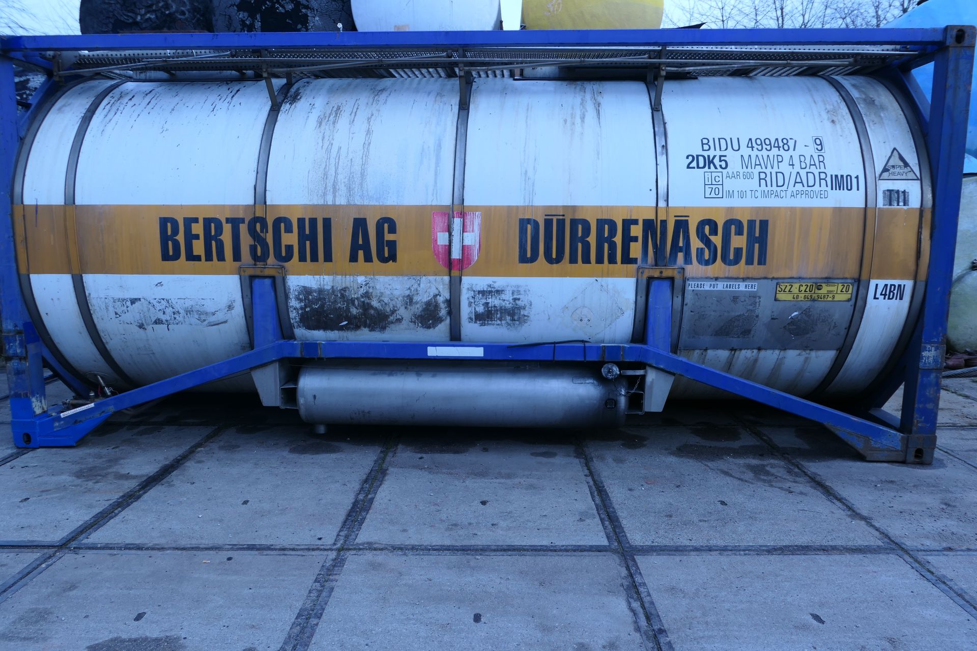 Container-Drucktank aus Edelstahl (V4A), isoliert (1)