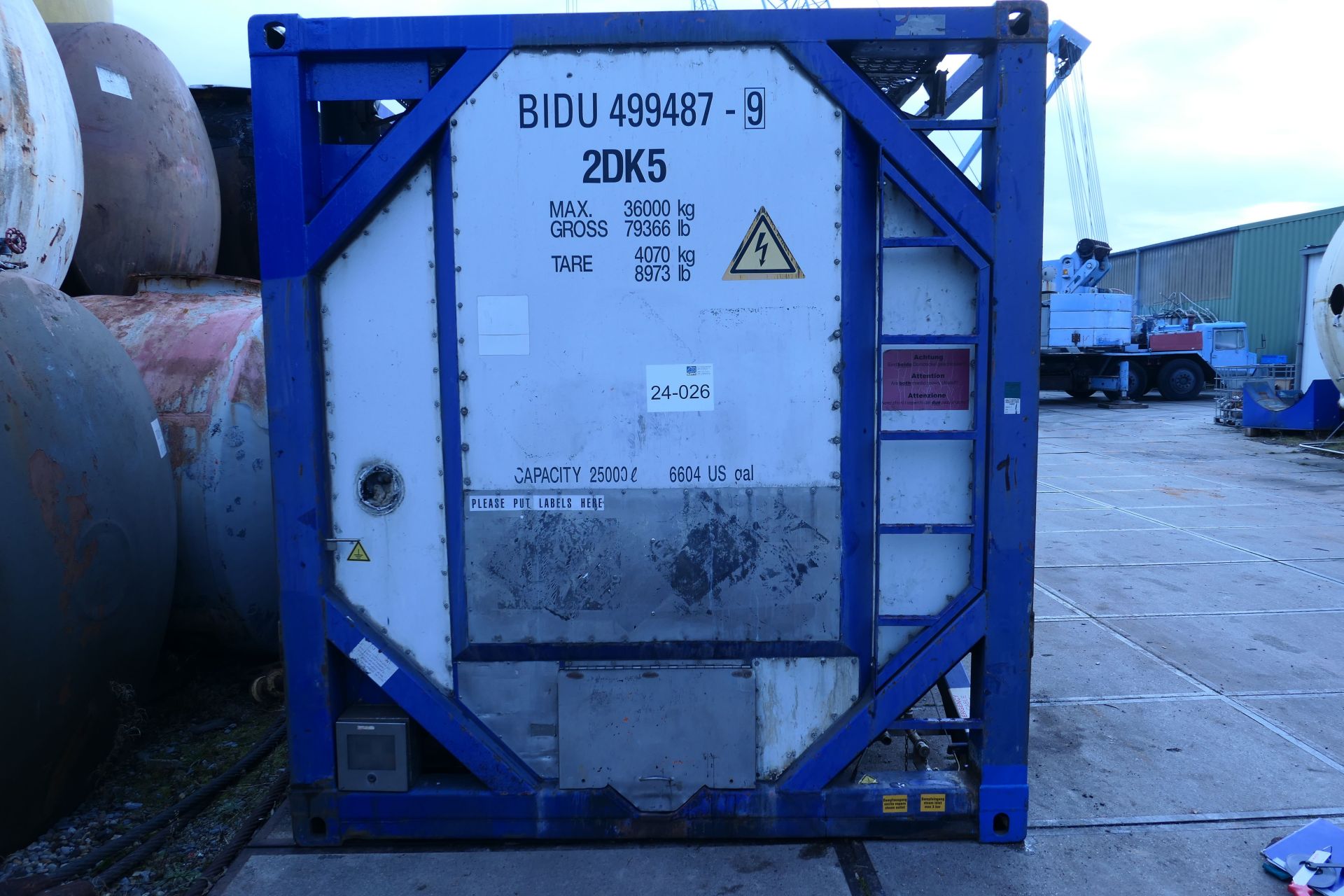 Container-Drucktank aus Edelstahl (V4A), isoliert (2)