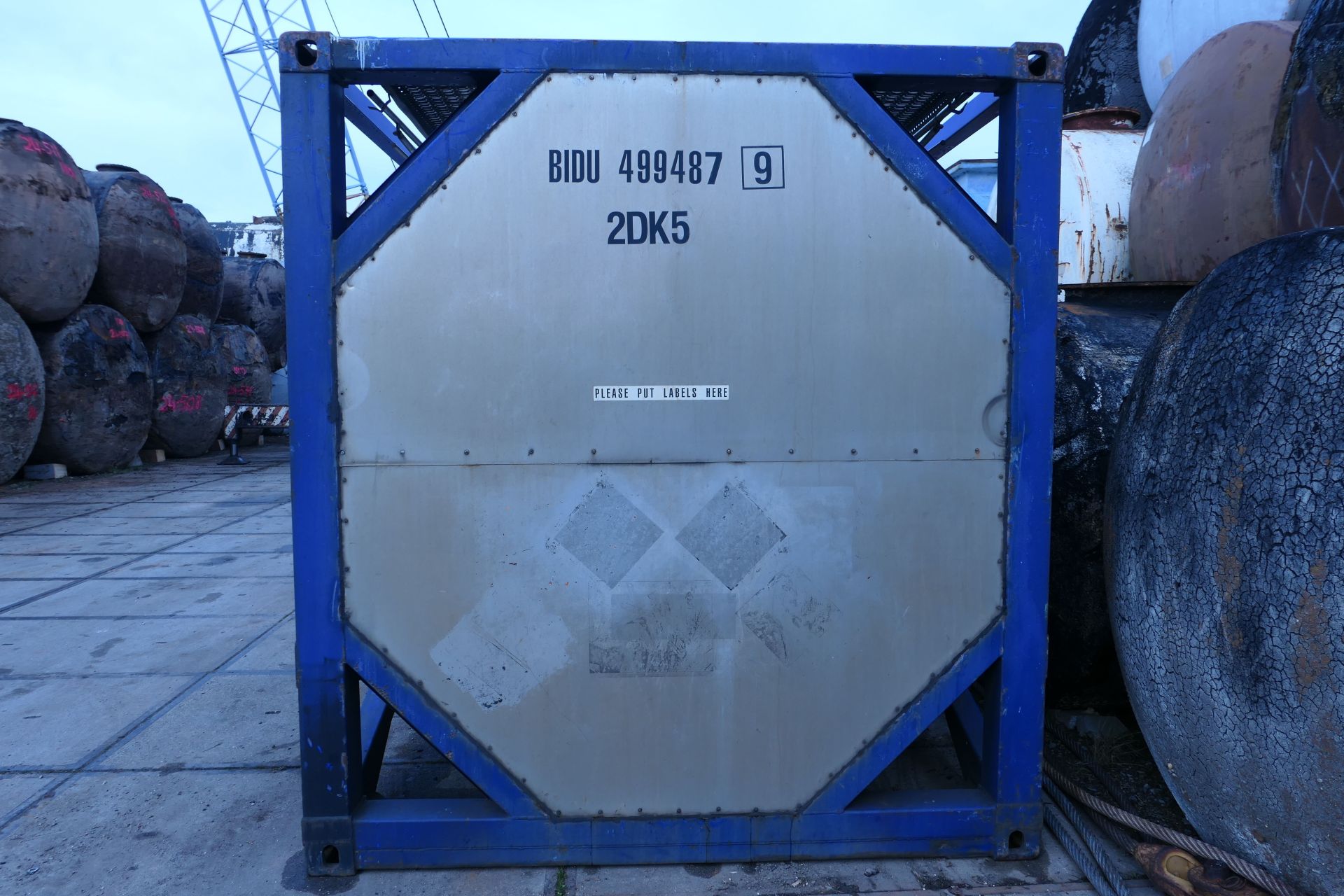 Container-Drucktank aus Edelstahl (V4A), isoliert (3)