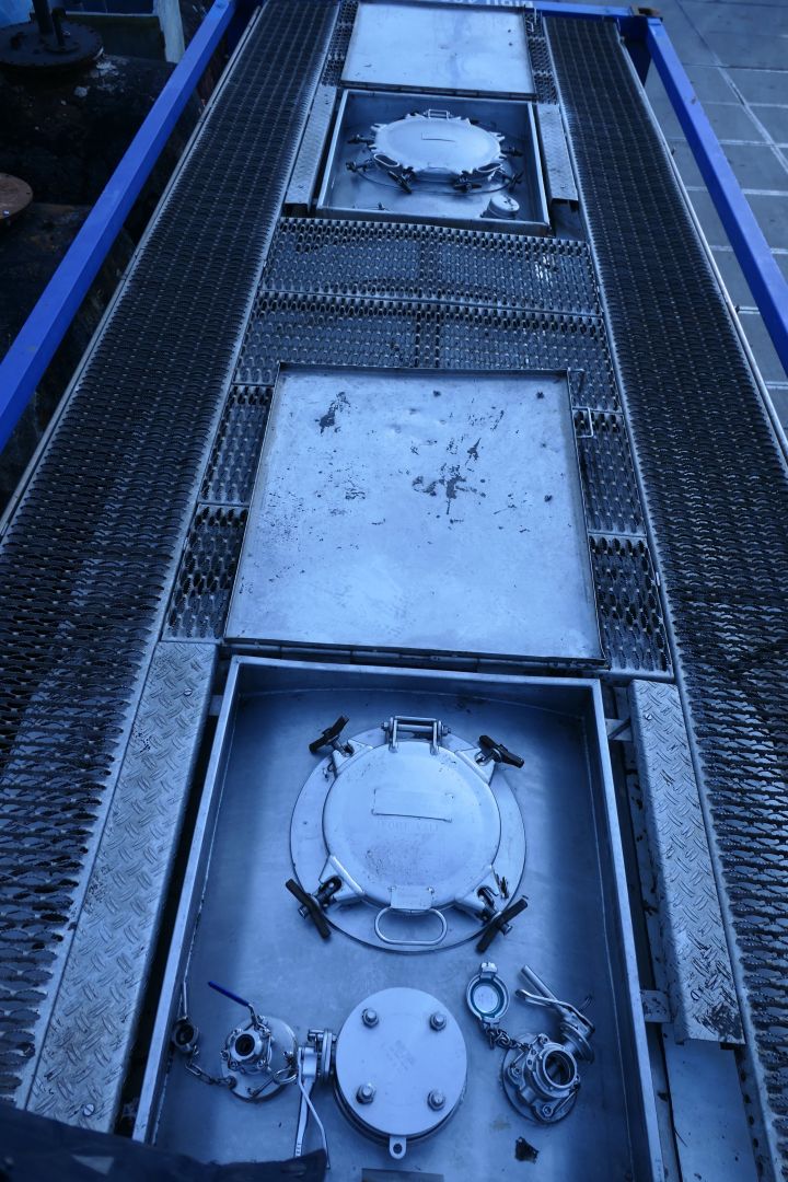 Container-Drucktank aus Edelstahl (V4A), isoliert (4)