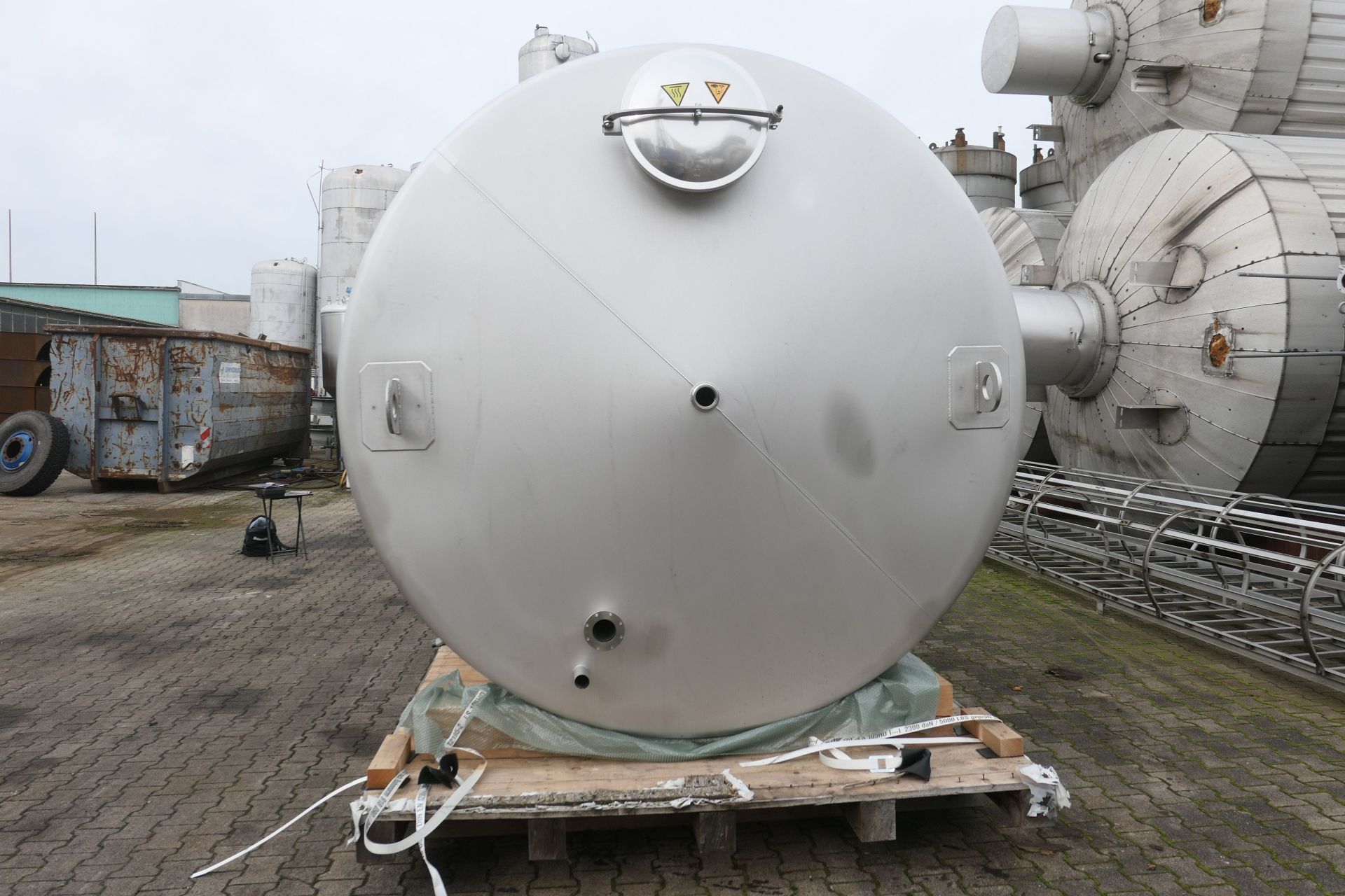 Lagerbehälter aus Edelstahl (V2A), stehend (3)