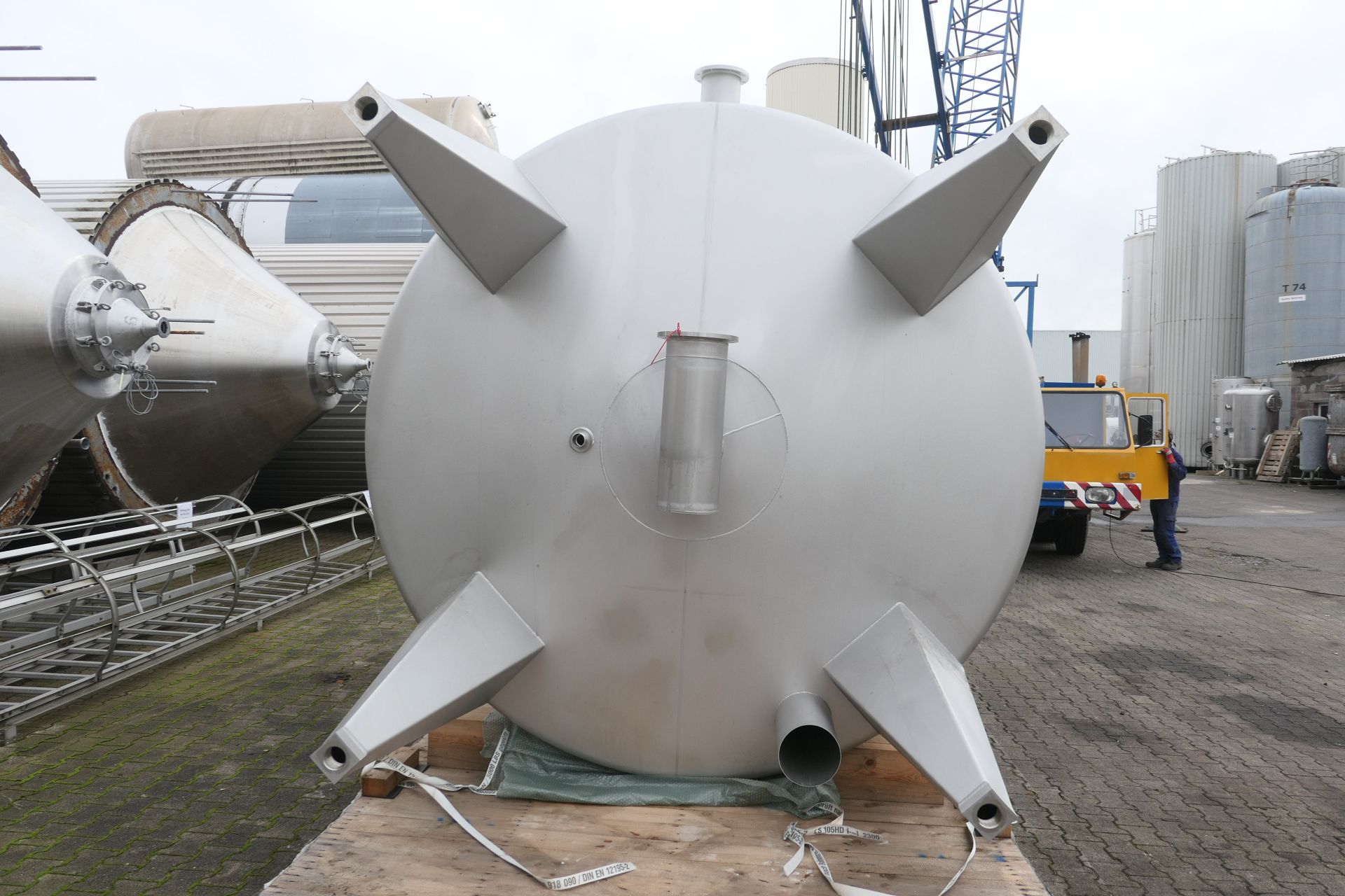 Lagerbehälter aus Edelstahl (V2A), stehend (4)