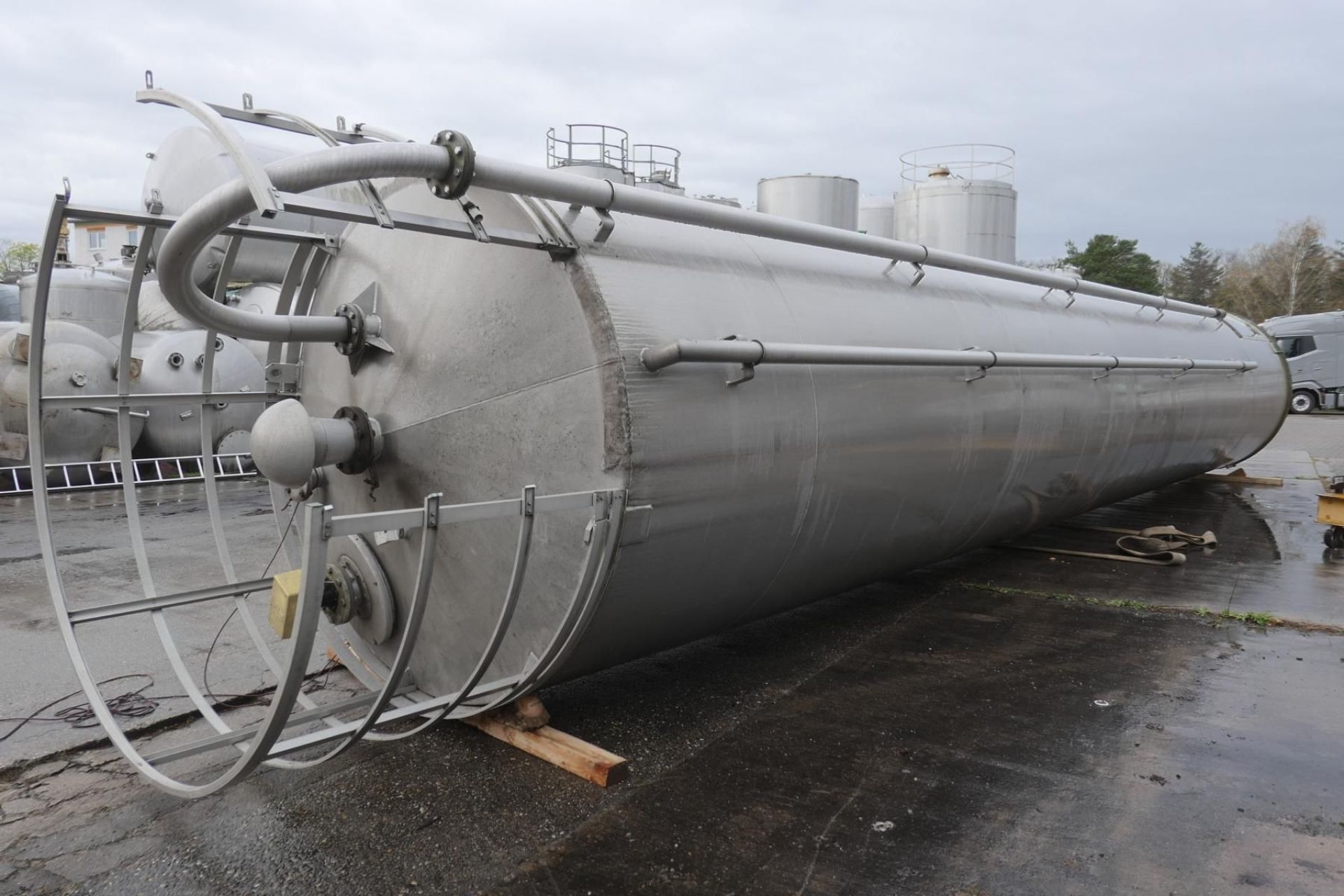 Aluminium-Silo mit langer Standzarge (2)