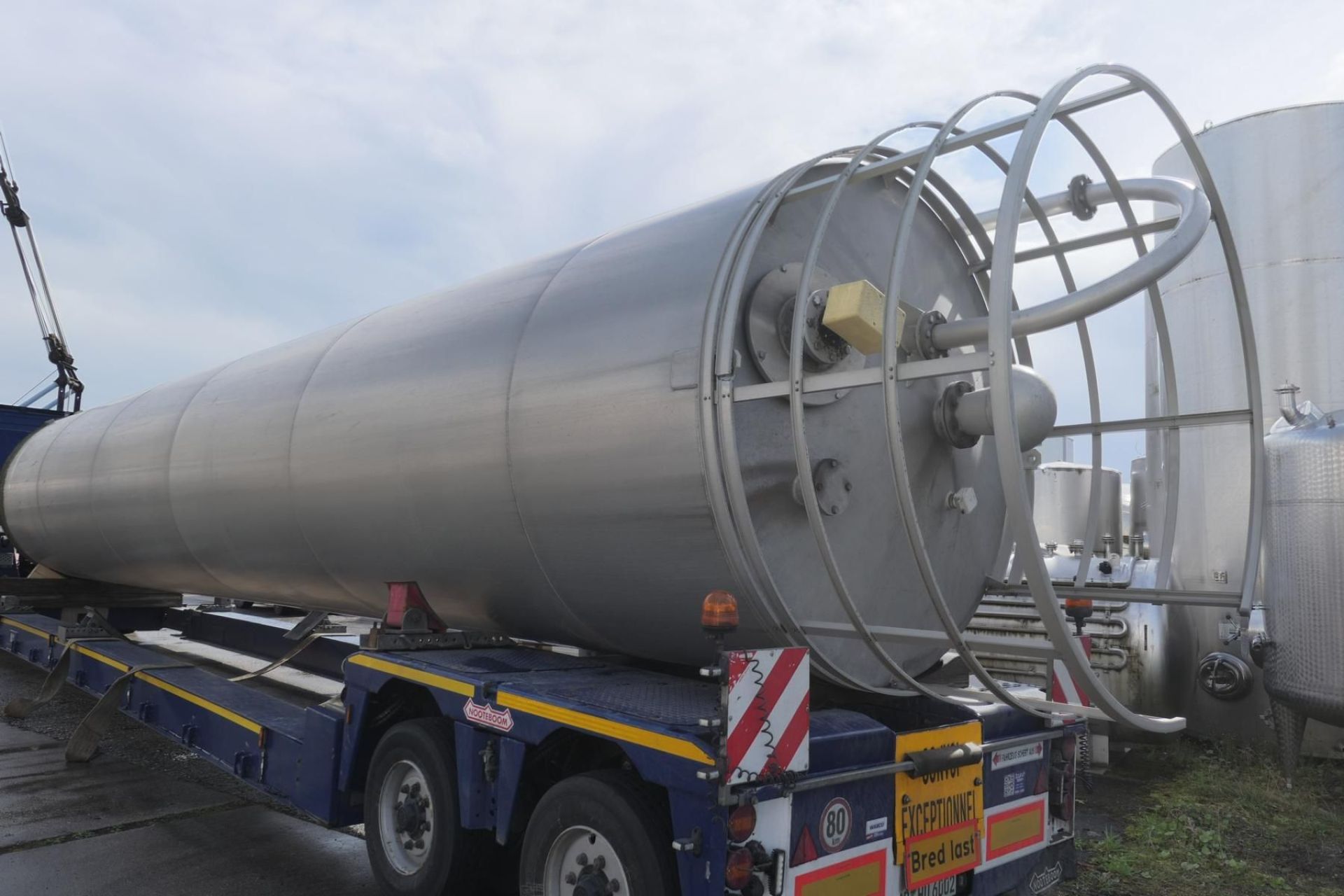 Aluminium-Silo mit langer Standzarge (3)