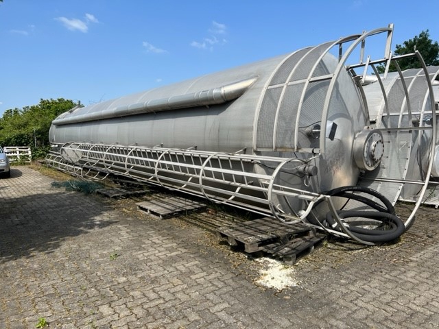 Aluminiumsilo, auf Fu&szlig;ring stehend (1)