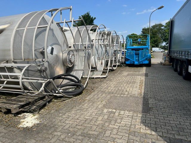 Aluminiumsilo, auf Fußring stehend (3)