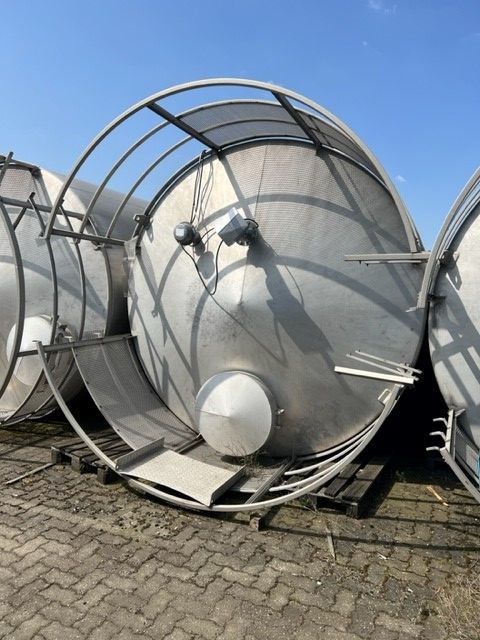 Aluminiumsilo, auf Fußring stehend (4)