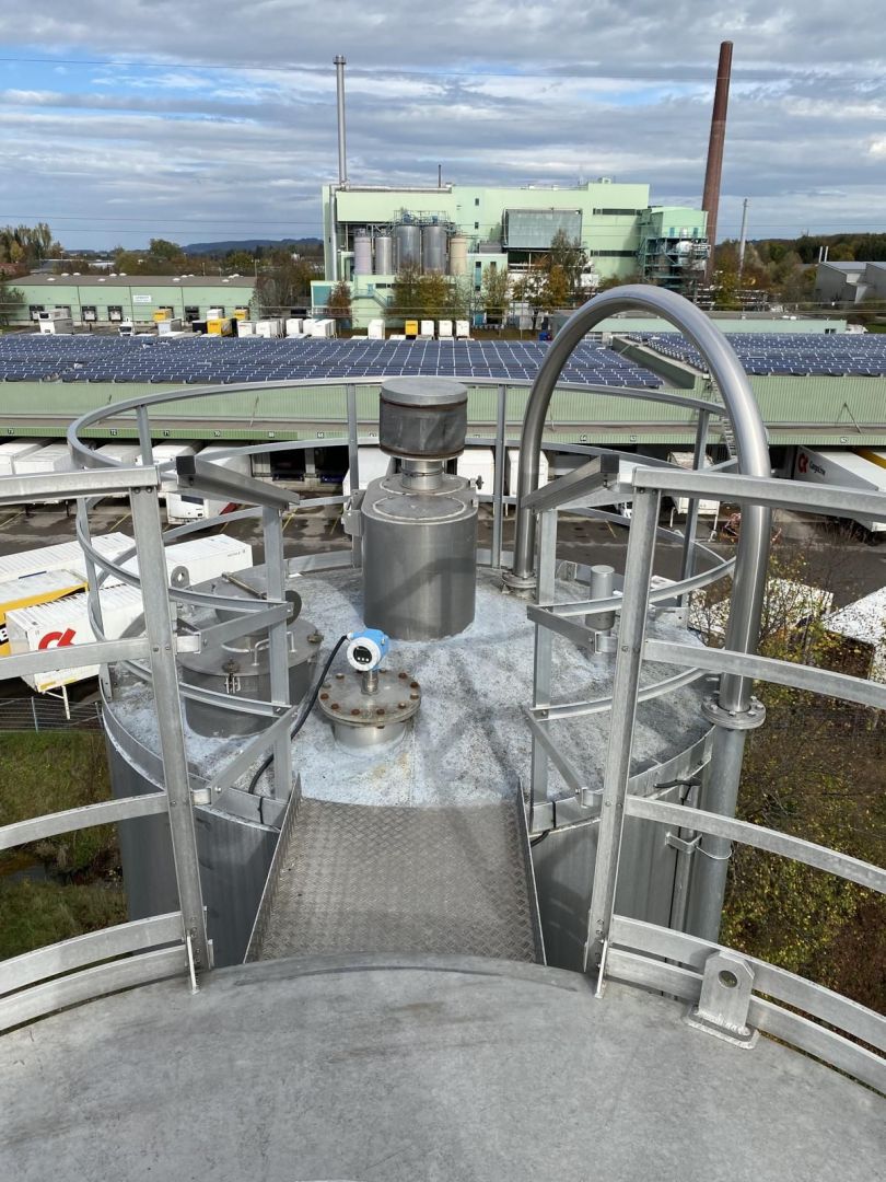 (fr.23-805) Aluminiumsilo, auf Fußring stehend (2)