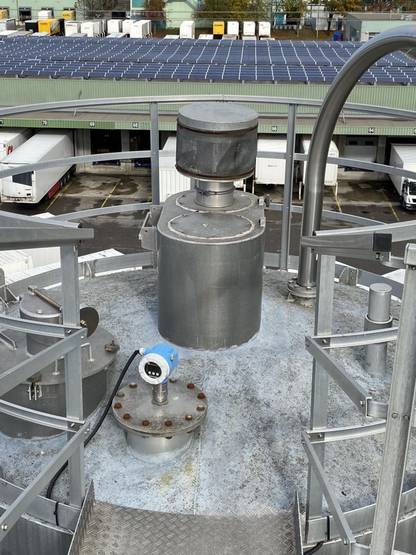 (fr.23-805) Aluminiumsilo, auf Fußring stehend (3)