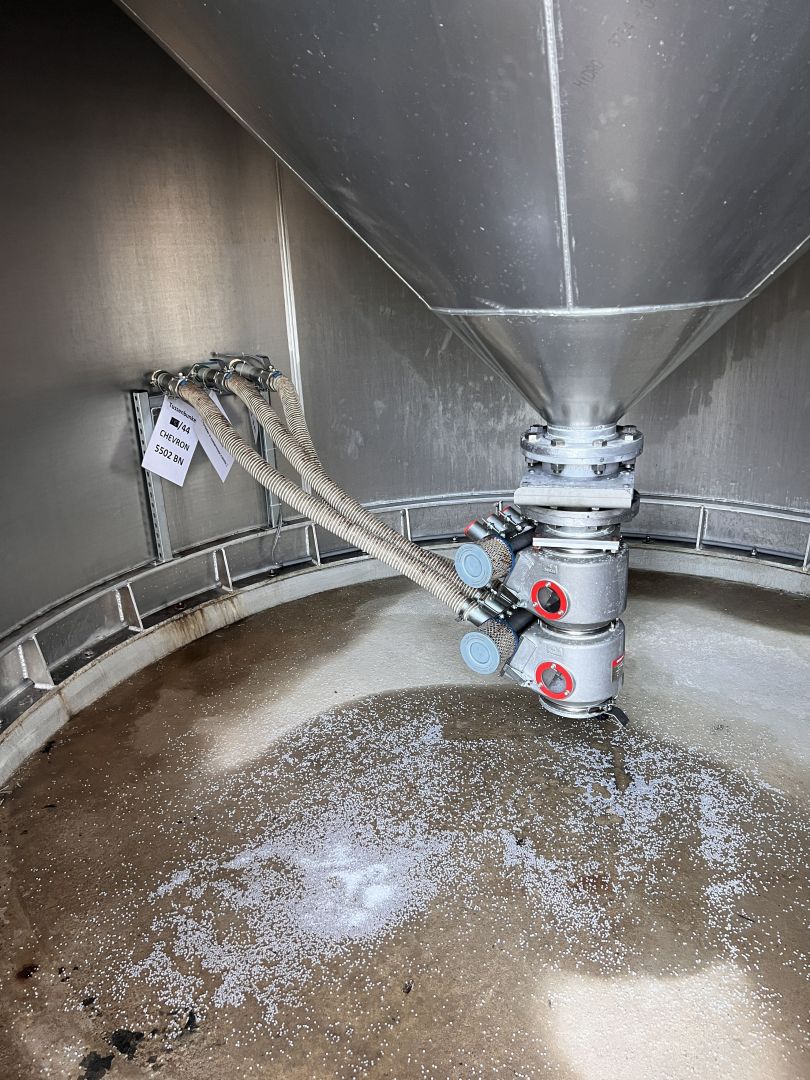 Aluminiumsilo, auf Fußring stehend (4)