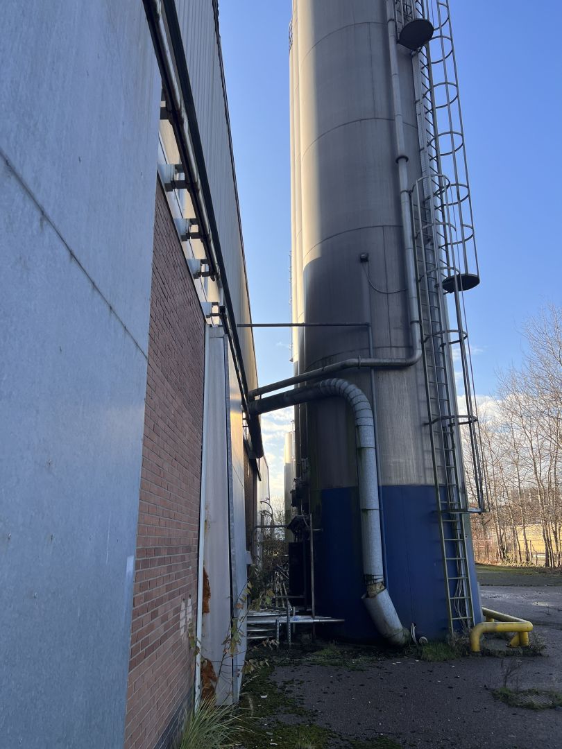 Aluminiumsilo, auf Fußring stehend (2)