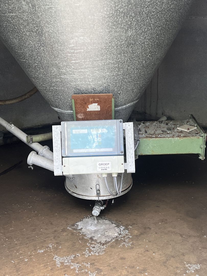 Aluminiumsilo, auf Fußring stehend (3)