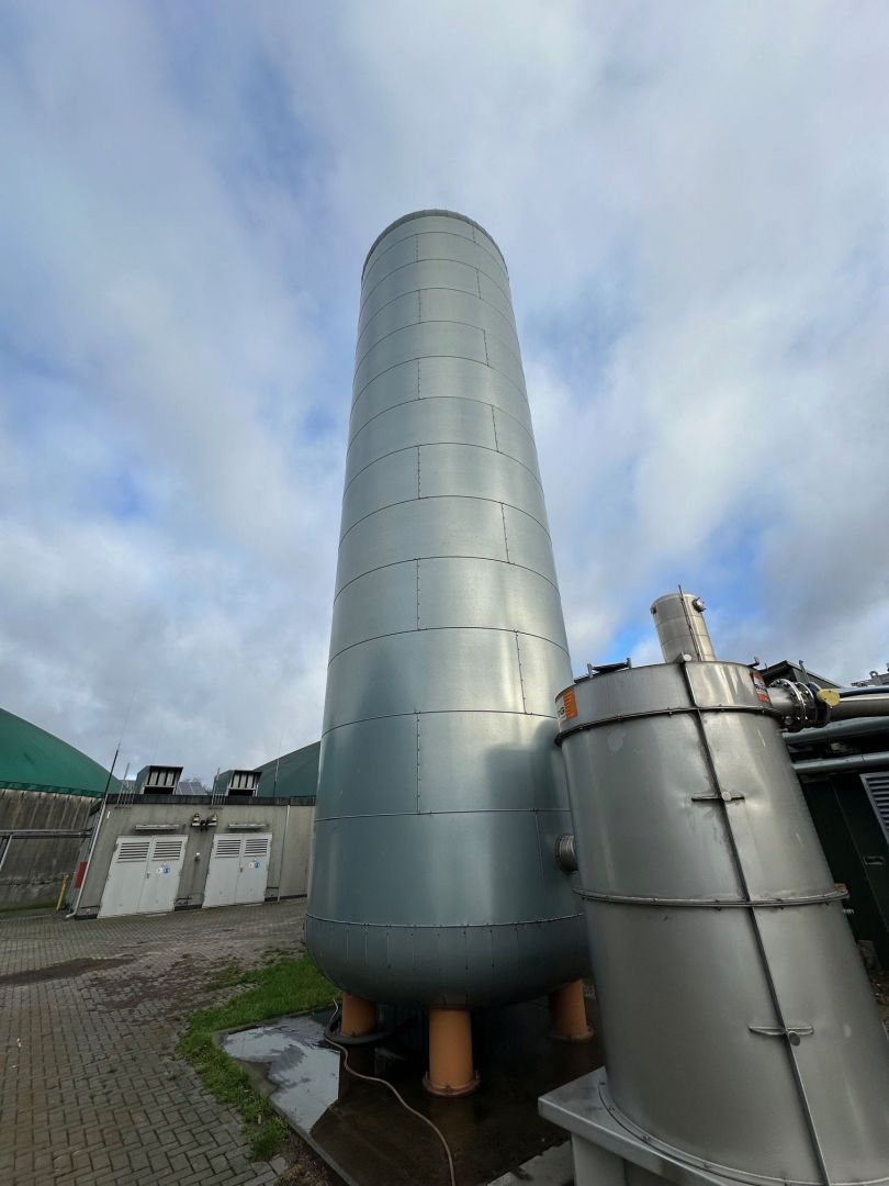 Pufferspeicher aus Stahl, isoliert, stehend (1)