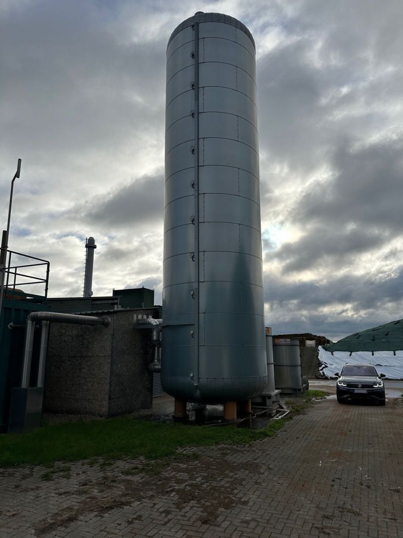 Pufferspeicher aus Stahl, isoliert, stehend (2)