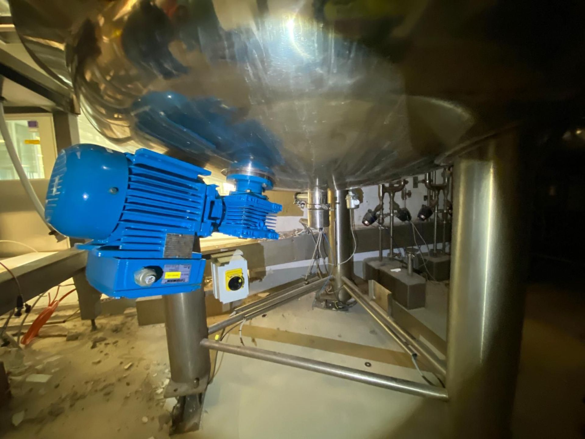 Edelstahl-Druckbehälter, isoliert, temperierbar (3)