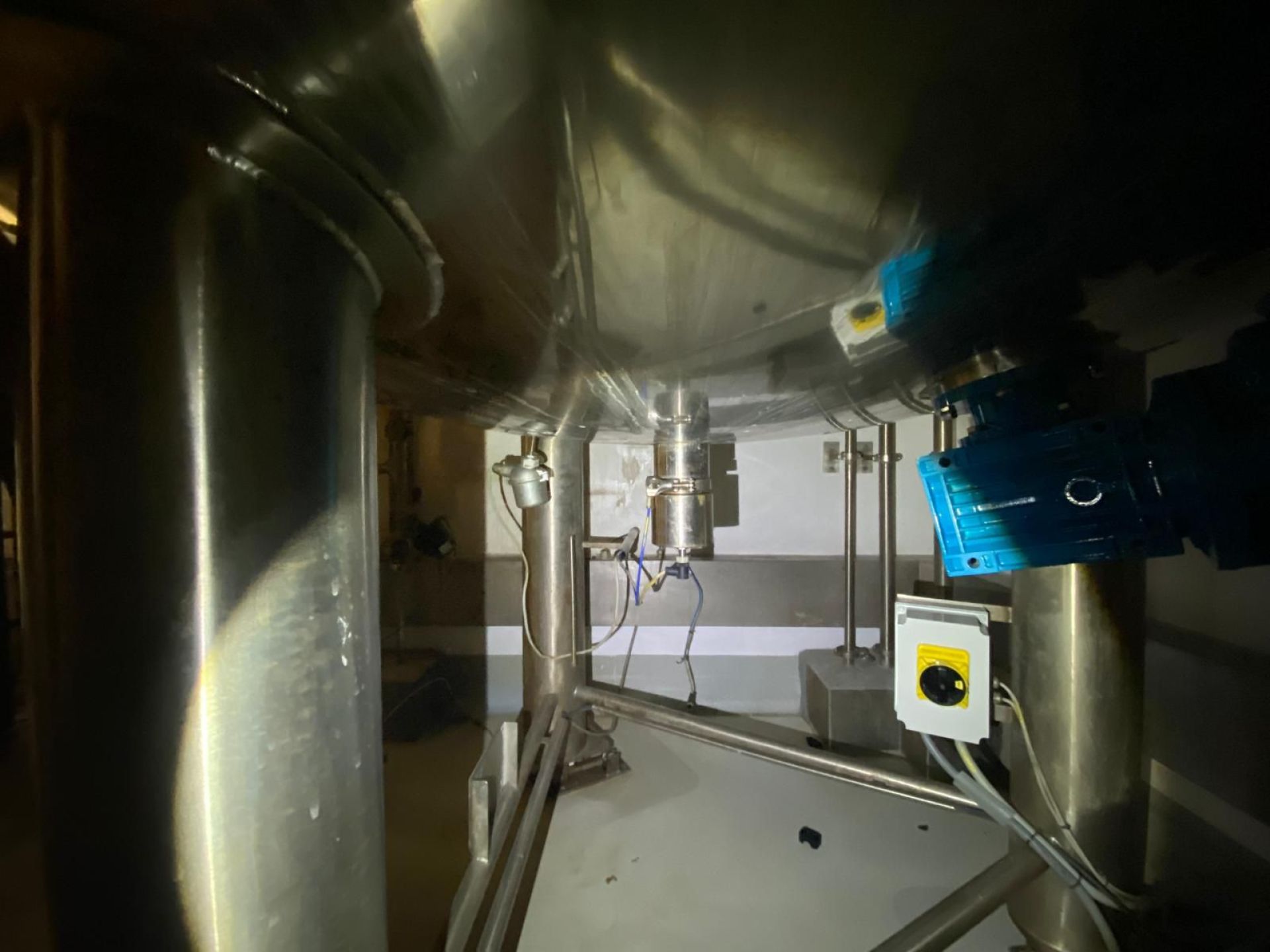 Edelstahl-Druckbehälter, isoliert, temperierbar (5)