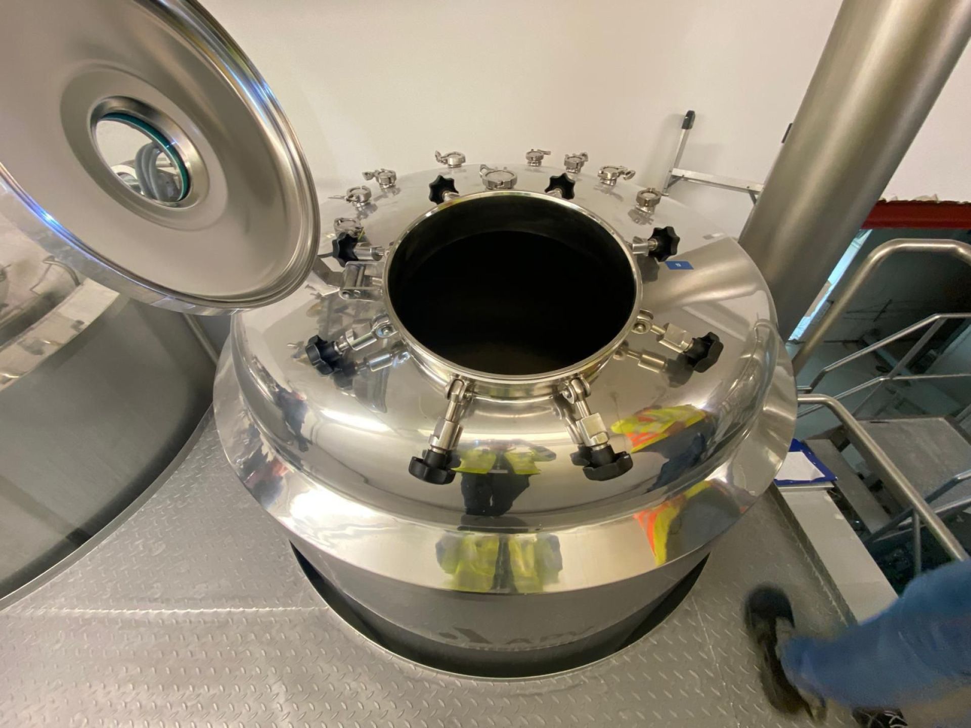 Edelstahl-Druckbehälter, isoliert, temperierbar (2)