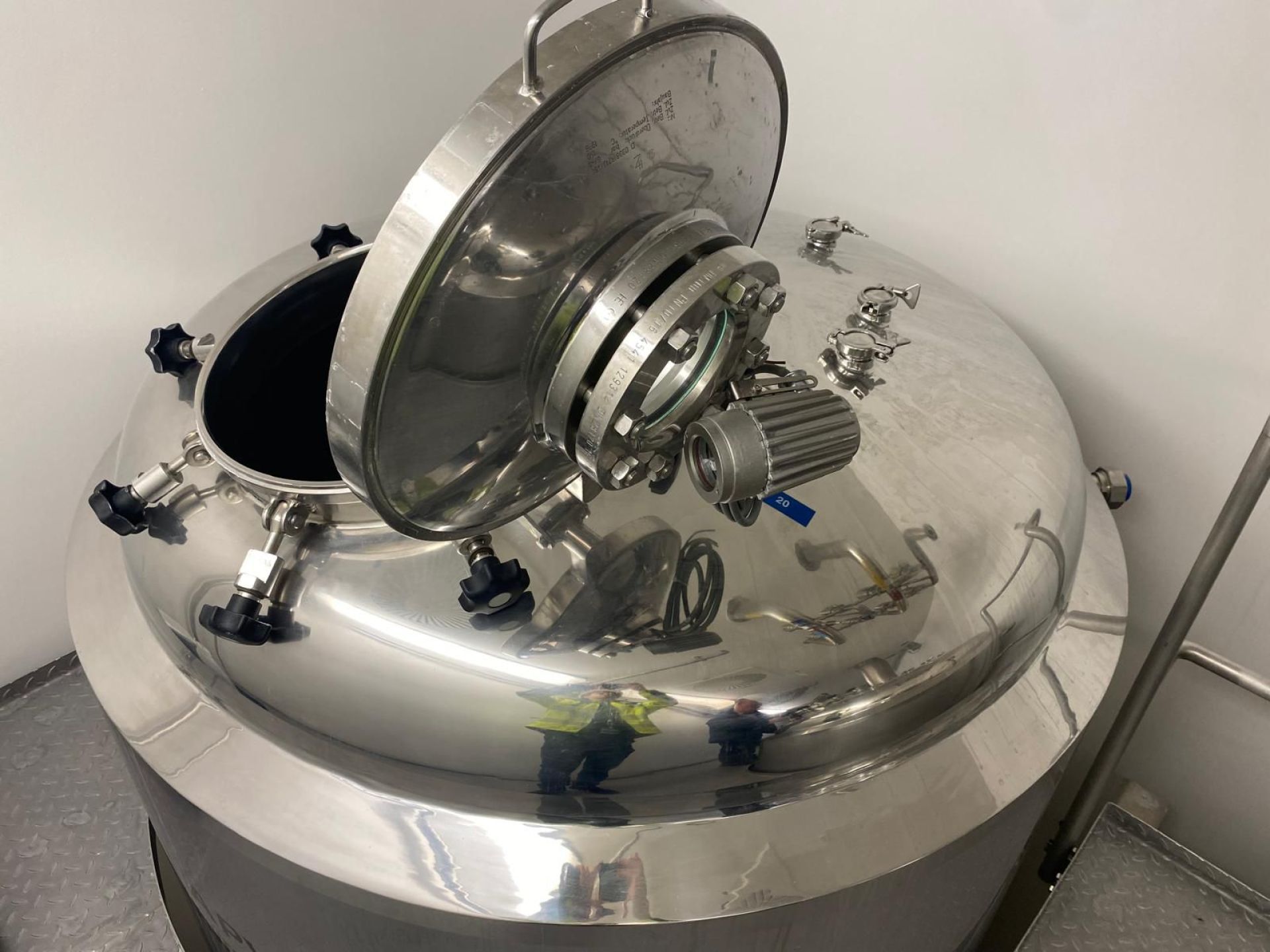 Edelstahl-Druckbehälter, isoliert, temperierbar (4)