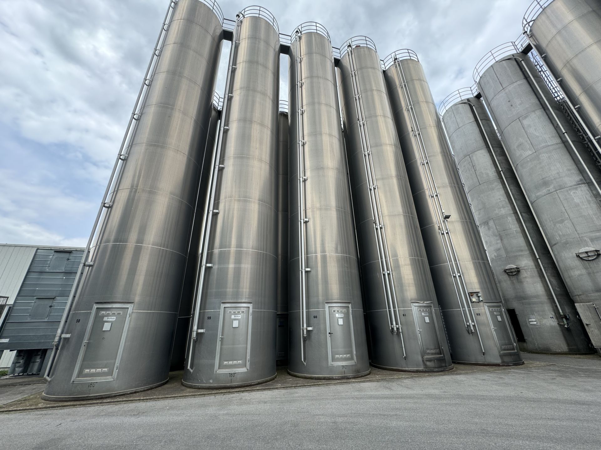 Aluminiumsilo mit langer Standzarge (1)