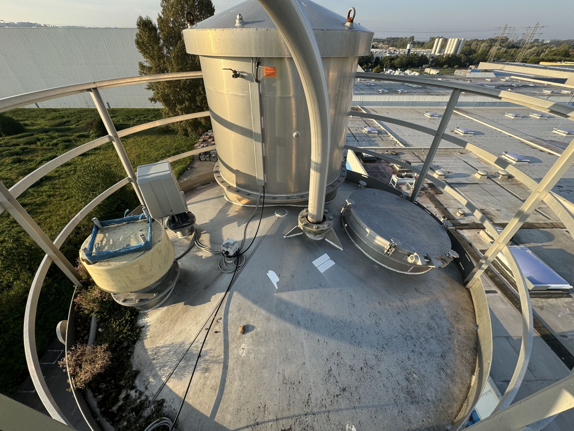 Aluminiumsilo mit langer Standzarge (Pulversilo) (3)