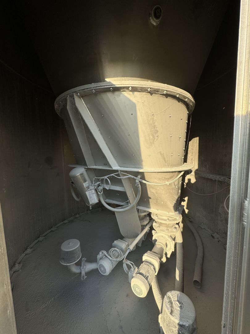 Aluminiumsilo mit langer Standzarge (Pulversilo) (4)